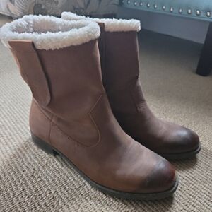 Brown Boots With Sherpa Trim Sz 8